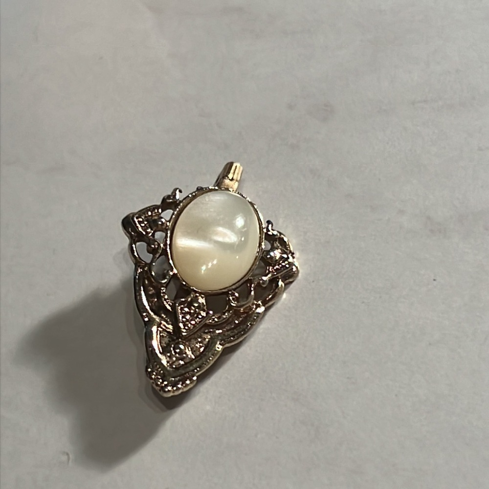 Gold & pearl gem oval jewel diamond shaped brooch lapel pin classic jewelry - Picture 6 of 6